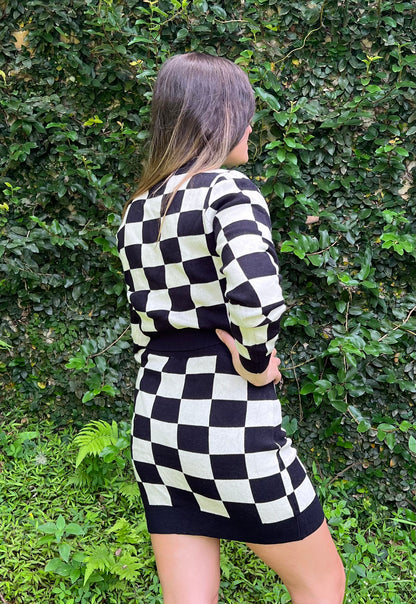 BLACK & CREAM CHECKERED SET